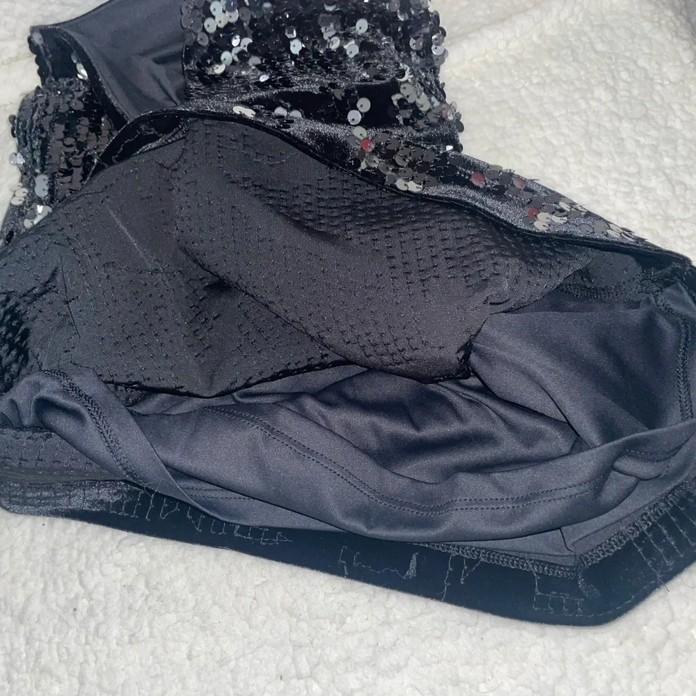 From express, never warn. New w/tags sequin skirt. fleece lining mini skirt - Picture 4 of 4